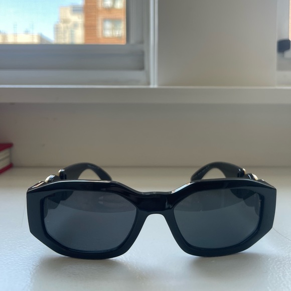 VERSACE TRIBUTE OVAL SUNGLASSES - Picture 10 of 11